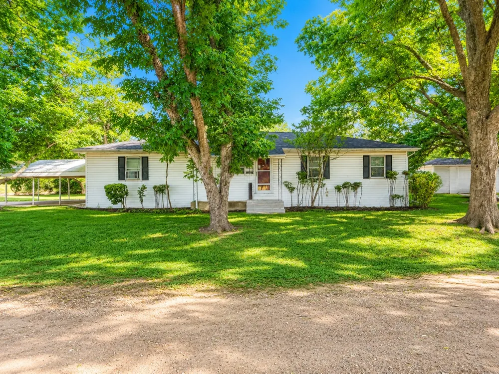 310 SW 7th Street Kerens, TX 75144