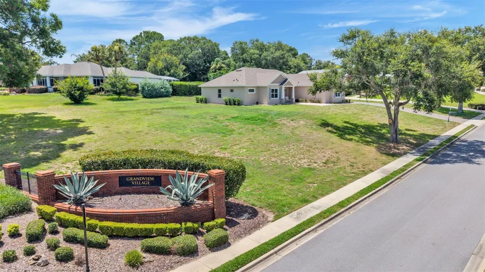 5701 CRESTVIEW DRIVE Lady Lake, FL 32159