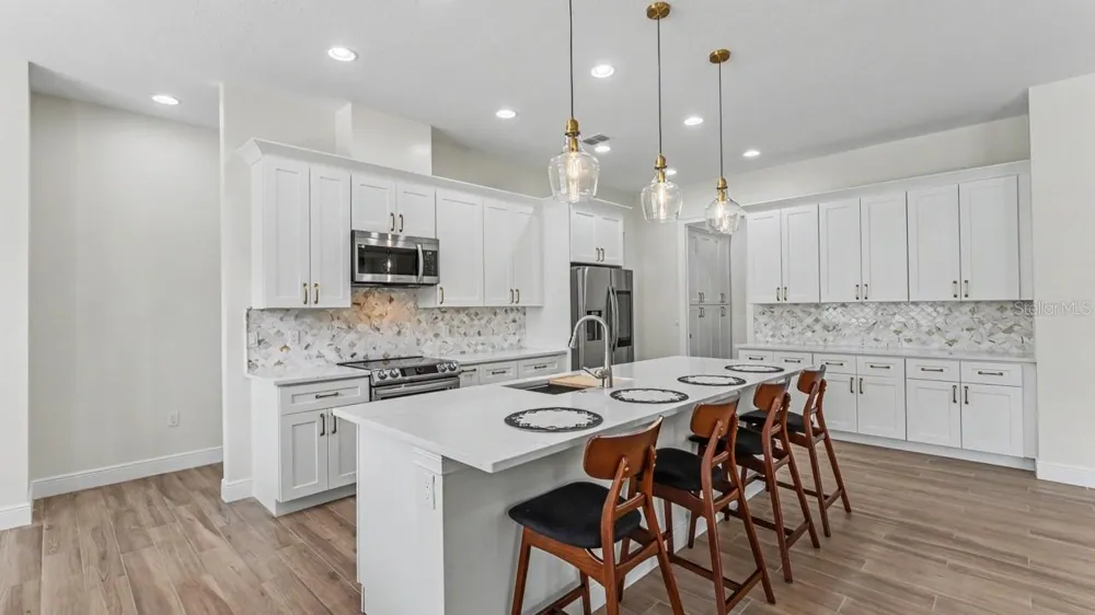 5701 CRESTVIEW DRIVE Lady Lake, FL 32159