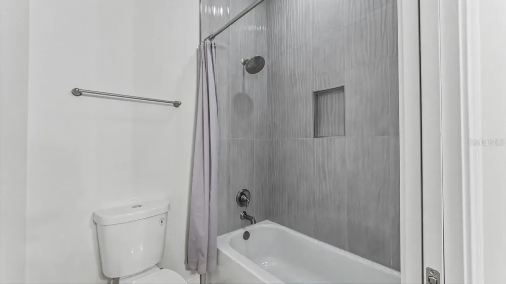 5701 CRESTVIEW DRIVE Lady Lake, FL 32159