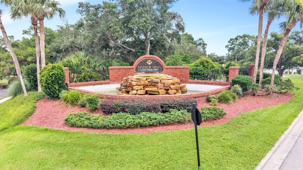 5701 CRESTVIEW DRIVE Lady Lake, FL 32159
