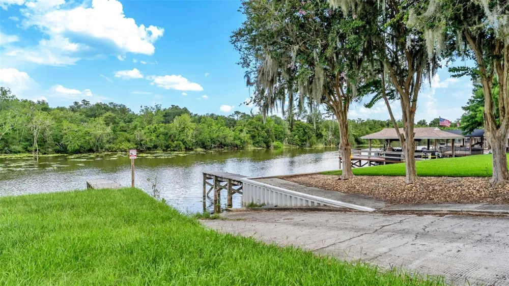 5701 CRESTVIEW DRIVE Lady Lake, FL 32159