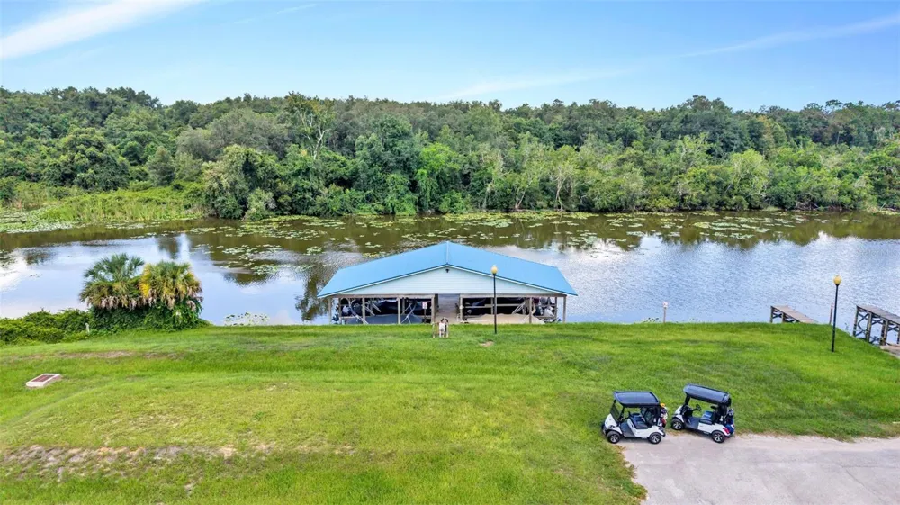 5701 CRESTVIEW DRIVE Lady Lake, FL 32159