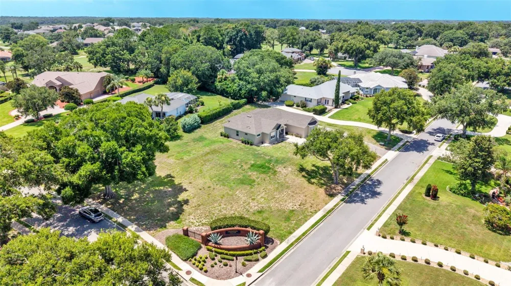 5701 CRESTVIEW DRIVE Lady Lake, FL 32159