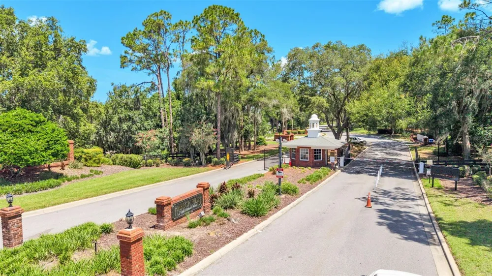 5701 CRESTVIEW DRIVE Lady Lake, FL 32159