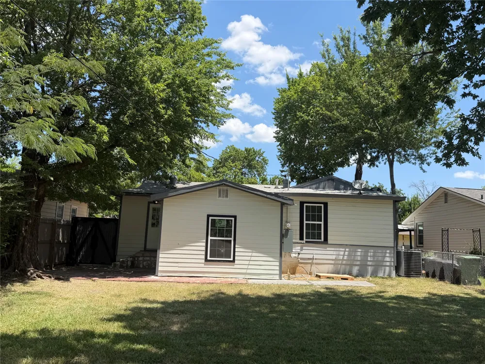 231 Elm Street Hurst, TX 76053