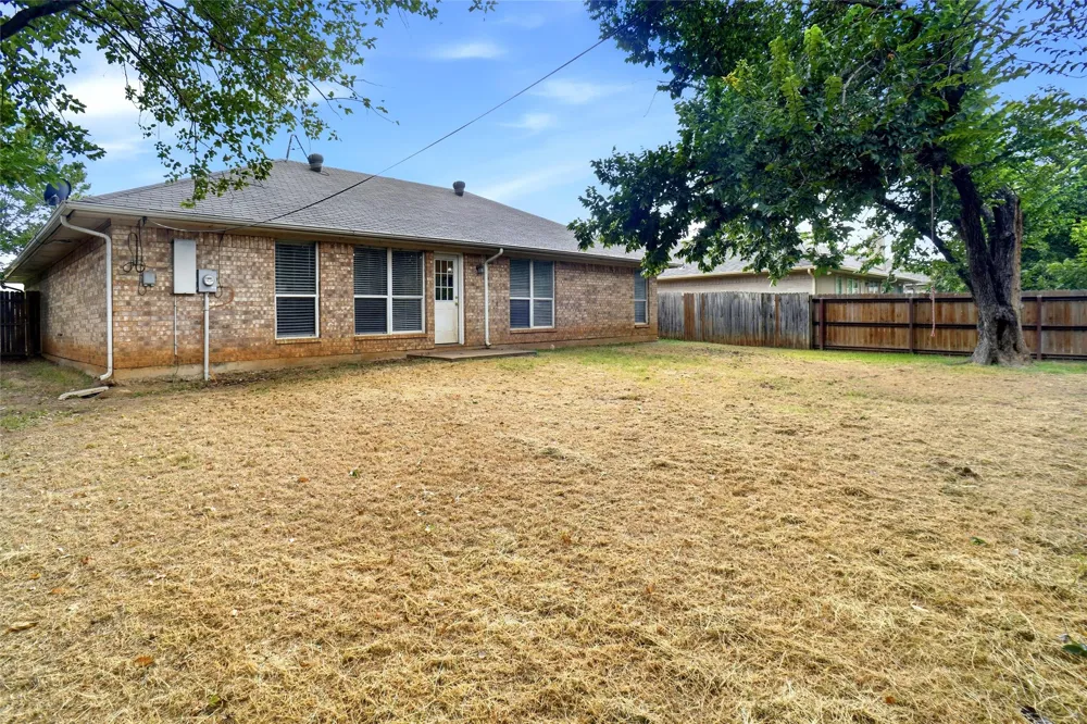 612 Avenue C Springtown, TX 76082