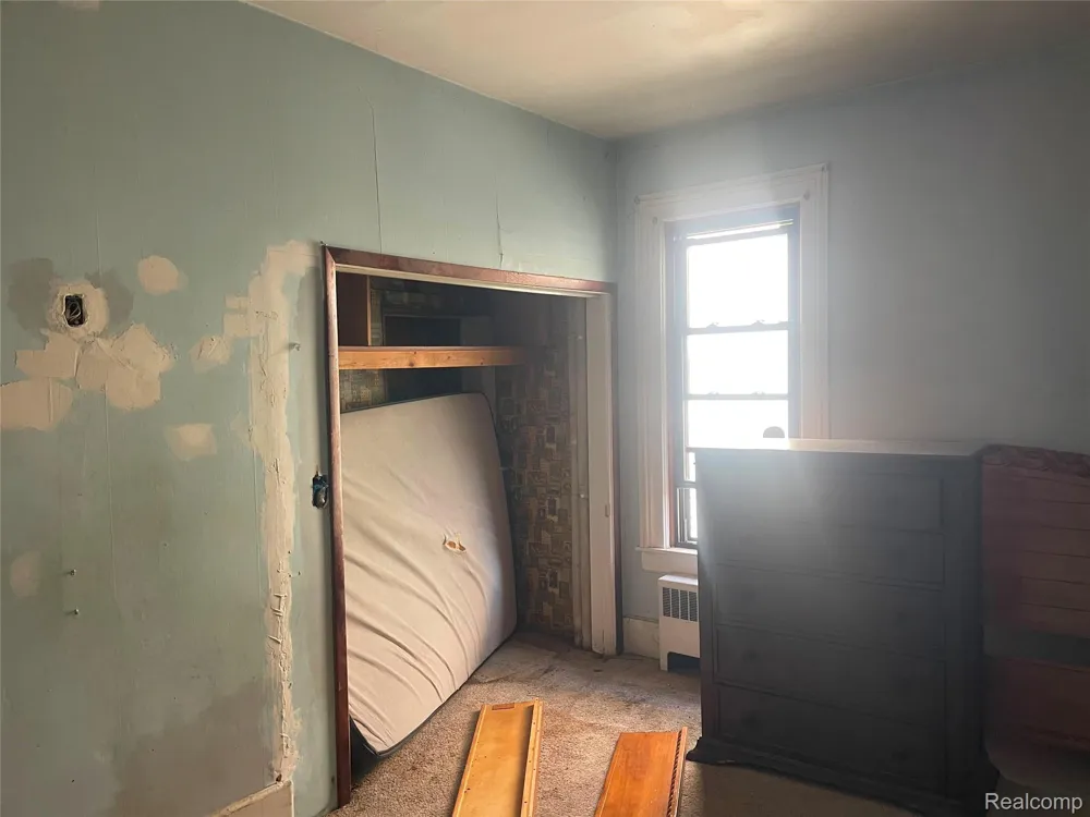 132 Woodbridge Street Saginaw City, MI 48602