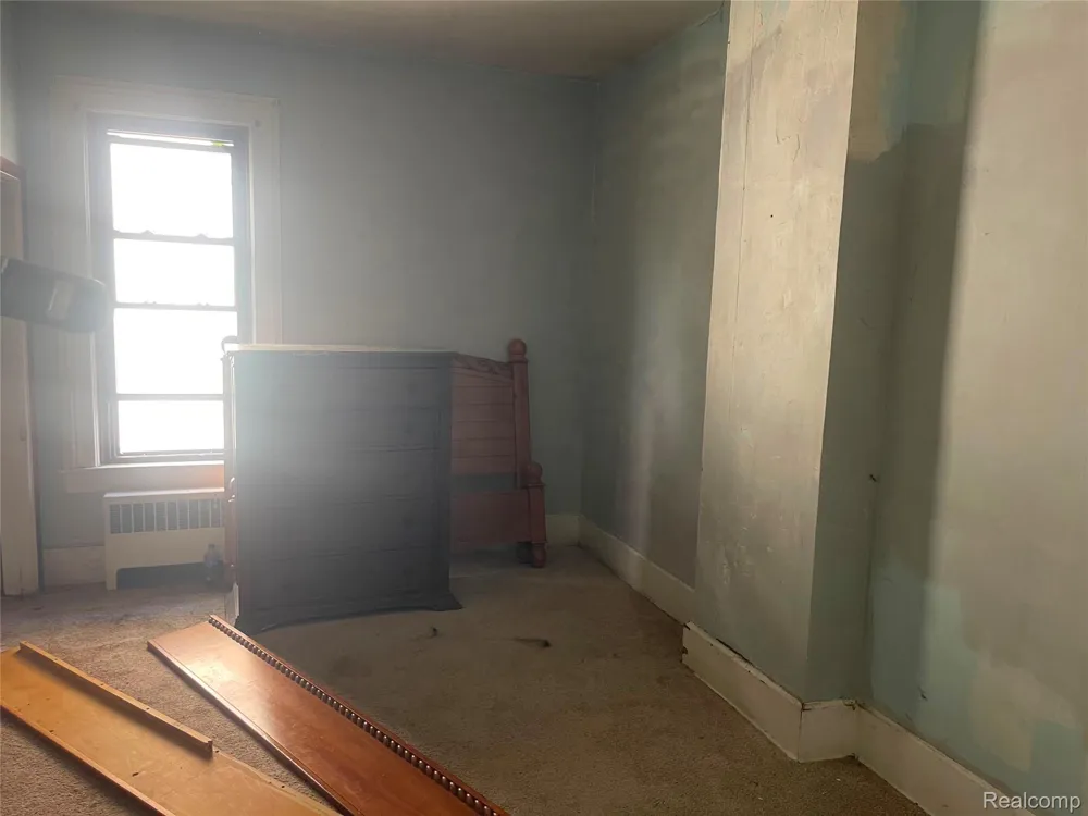 132 Woodbridge Street Saginaw City, MI 48602