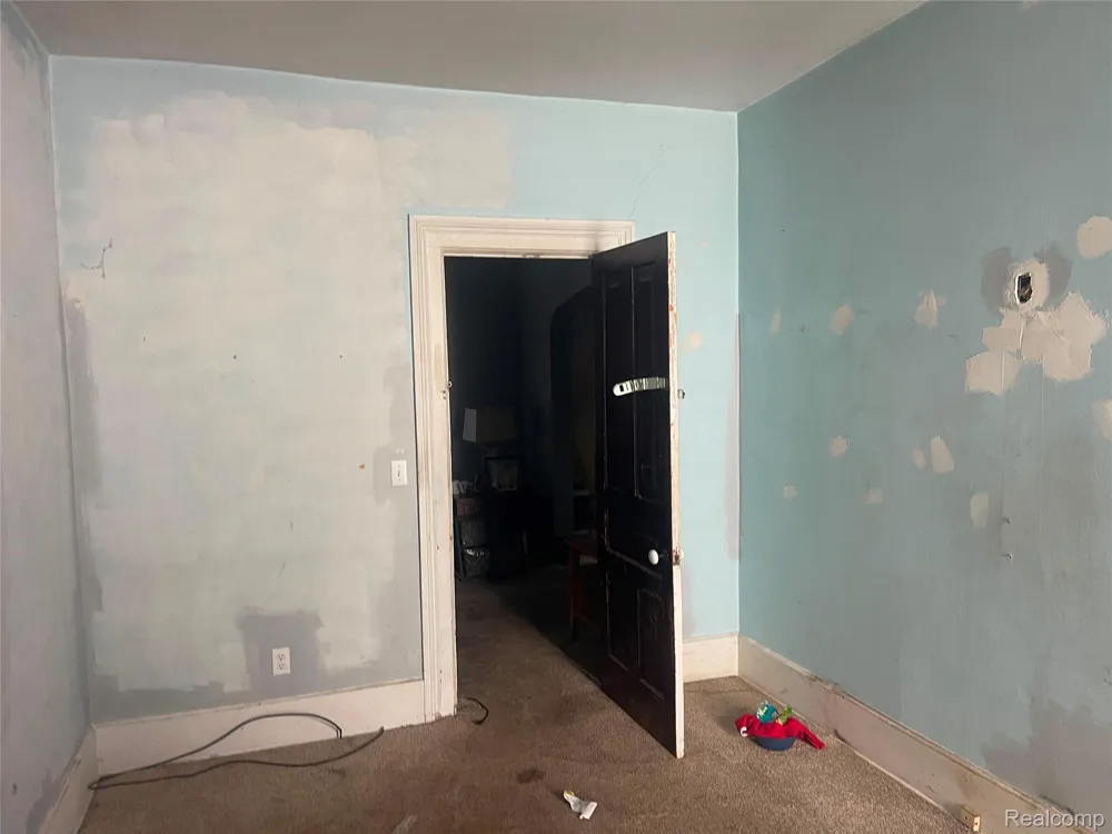 132 Woodbridge Street Saginaw City, MI 48602