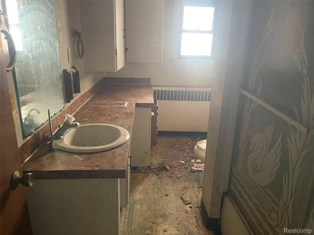 132 Woodbridge Street Saginaw City, MI 48602