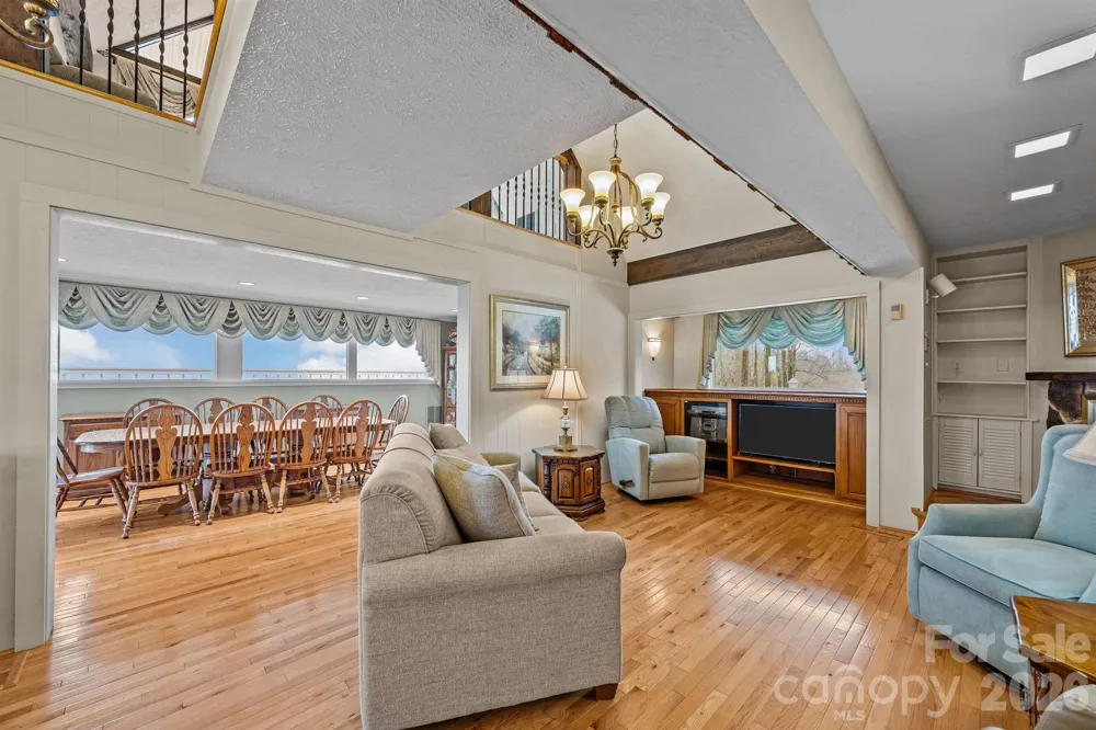 6777 Pinnacle Mountain Road Zirconia, NC 28790