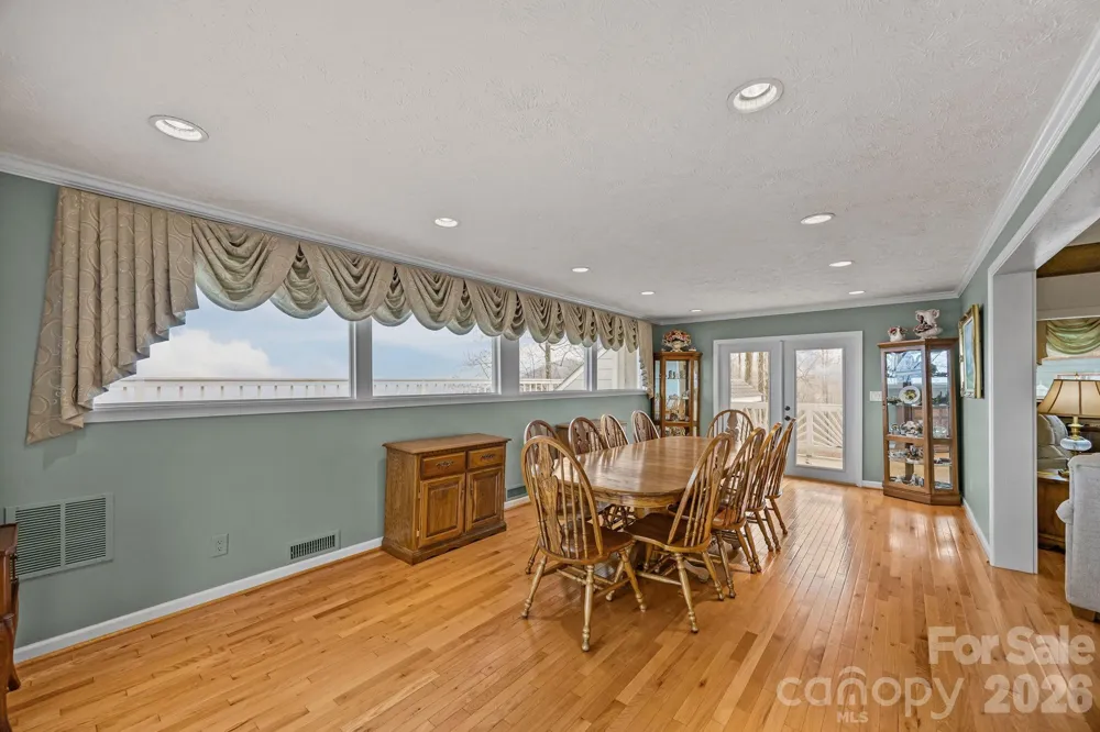 6777 Pinnacle Mountain Road Zirconia, NC 28790