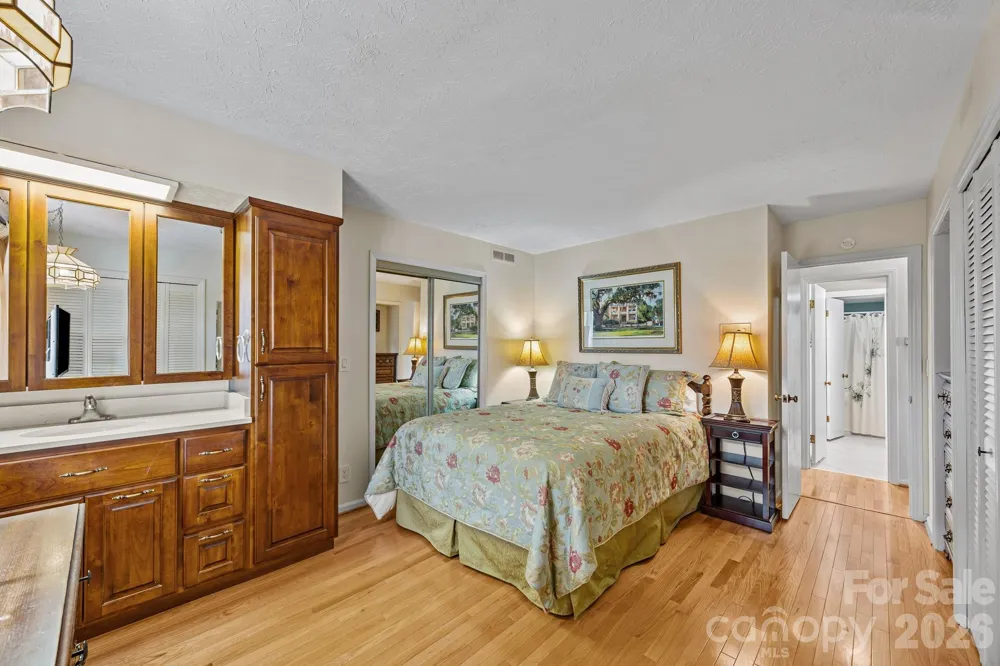6777 Pinnacle Mountain Road Zirconia, NC 28790