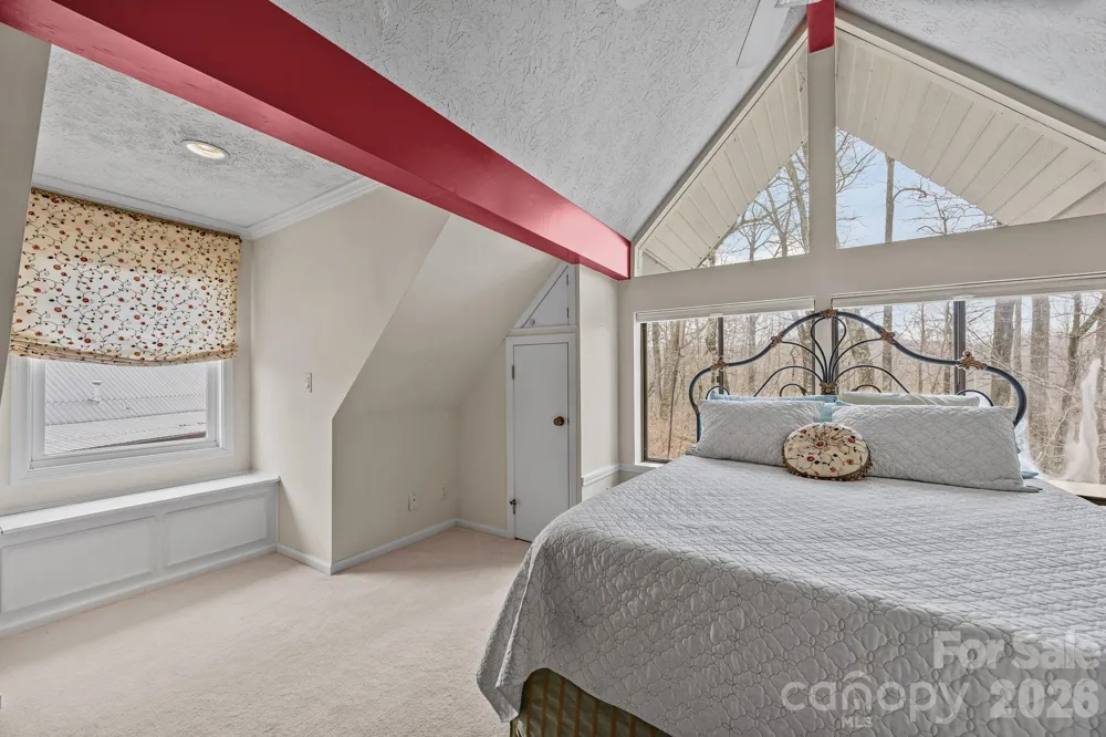 6777 Pinnacle Mountain Road Zirconia, NC 28790