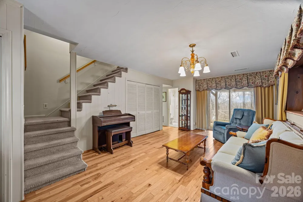 6777 Pinnacle Mountain Road Zirconia, NC 28790