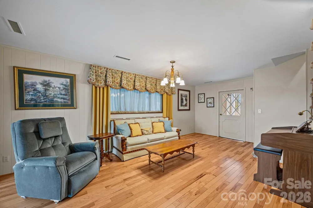 6777 Pinnacle Mountain Road Zirconia, NC 28790