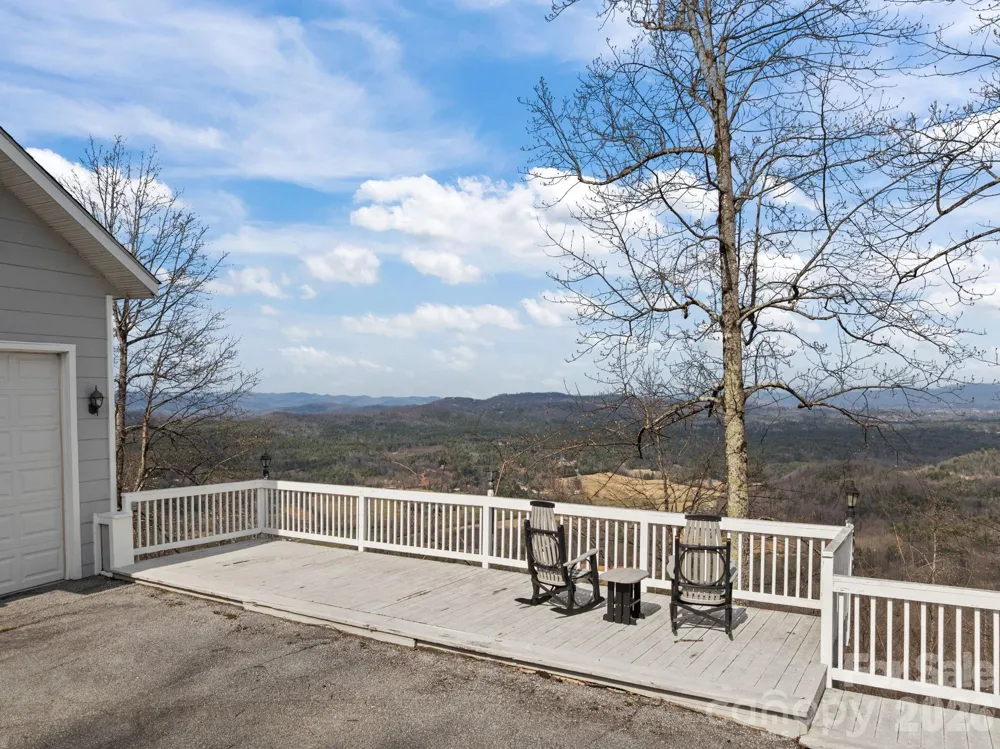 6777 Pinnacle Mountain Road Zirconia, NC 28790