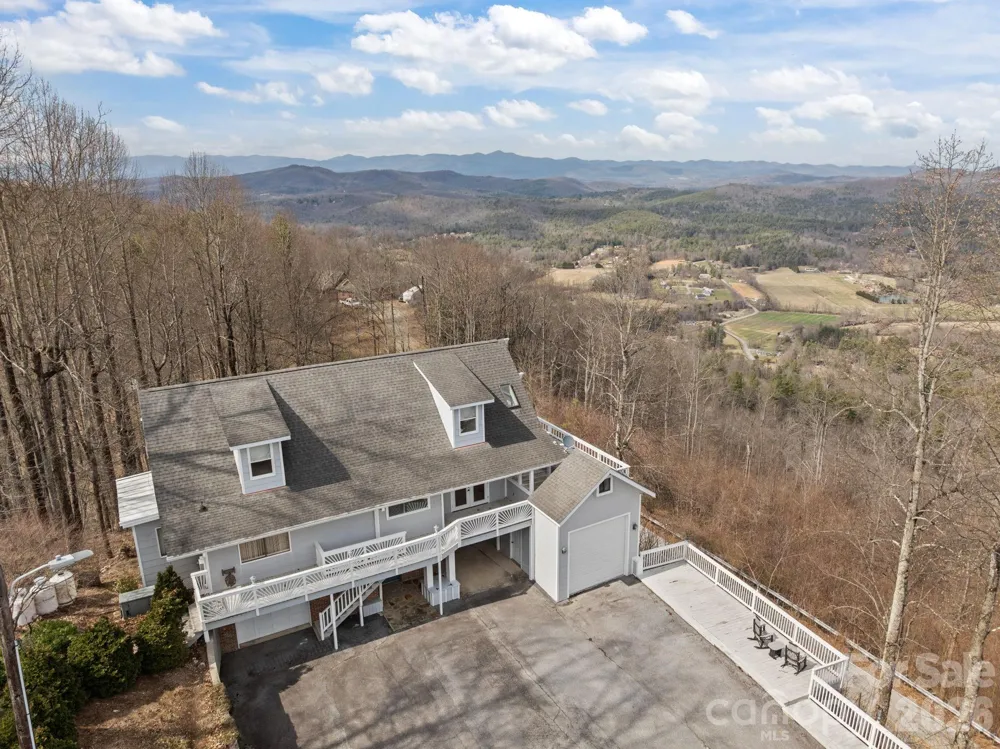 6777 Pinnacle Mountain Road Zirconia, NC 28790