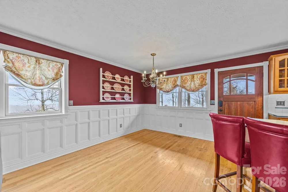 6773 Pinnacle Mountain Road Zirconia, NC 28790