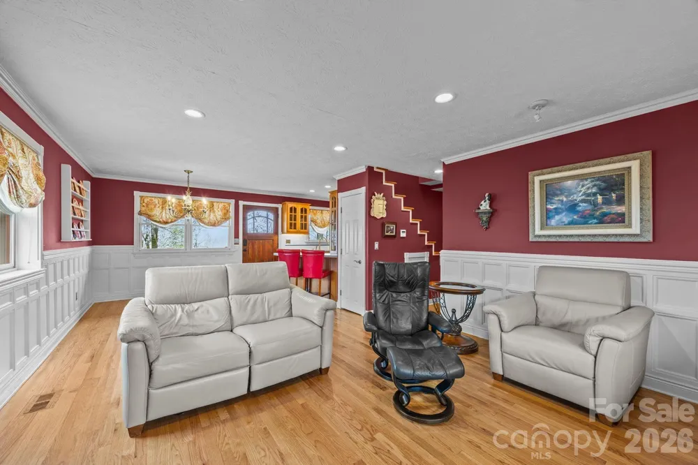 6773 Pinnacle Mountain Road Zirconia, NC 28790