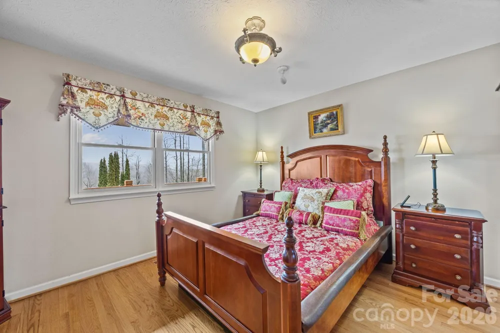 6773 Pinnacle Mountain Road Zirconia, NC 28790