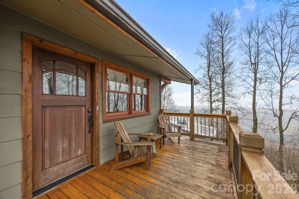 6773 Pinnacle Mountain Road Zirconia, NC 28790