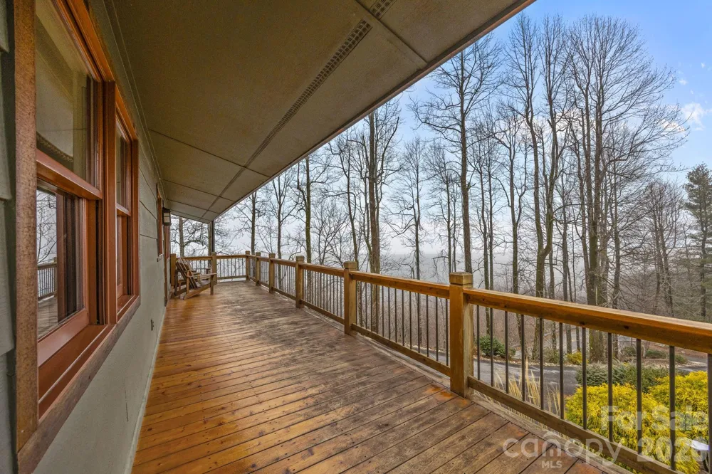 6773 Pinnacle Mountain Road Zirconia, NC 28790