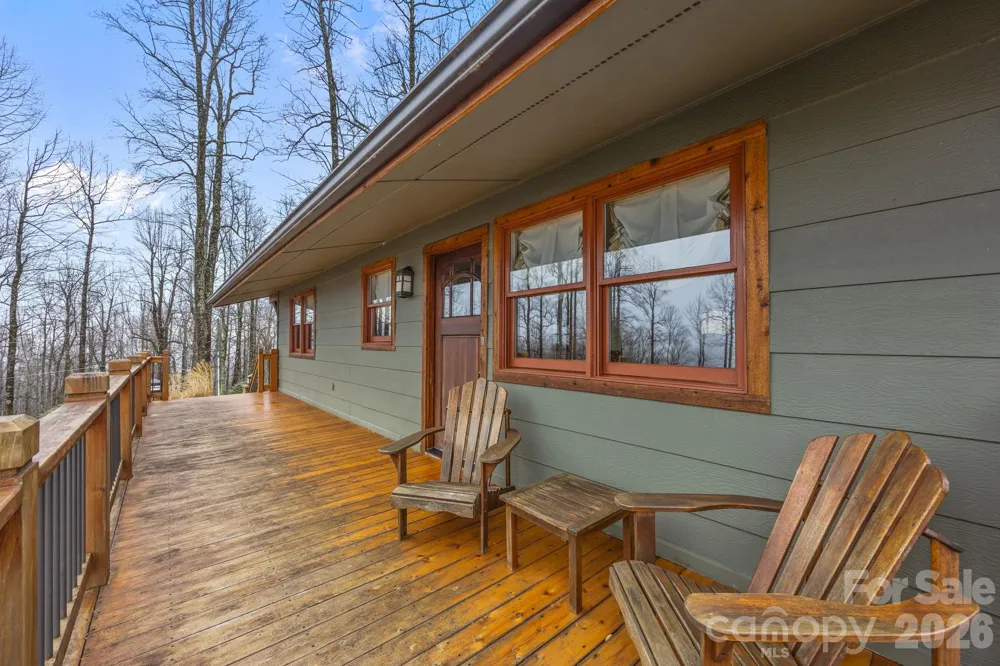 6773 Pinnacle Mountain Road Zirconia, NC 28790