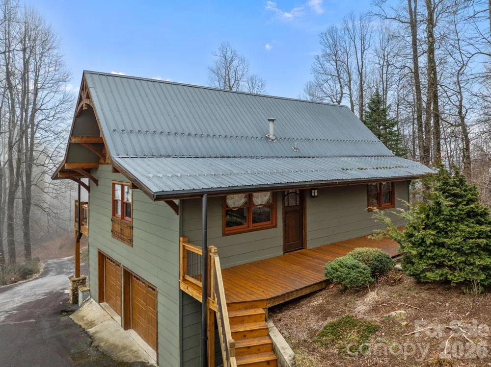 6773 Pinnacle Mountain Road Zirconia, NC 28790