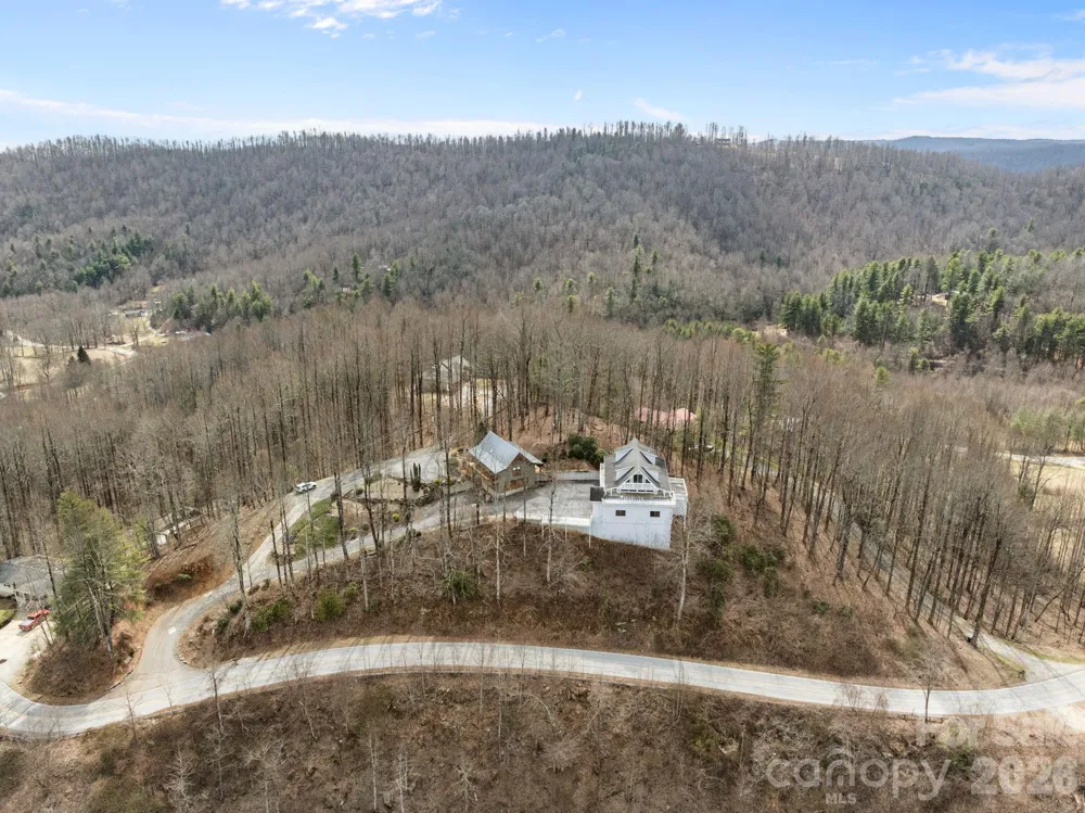 6773 Pinnacle Mountain Road Zirconia, NC 28790