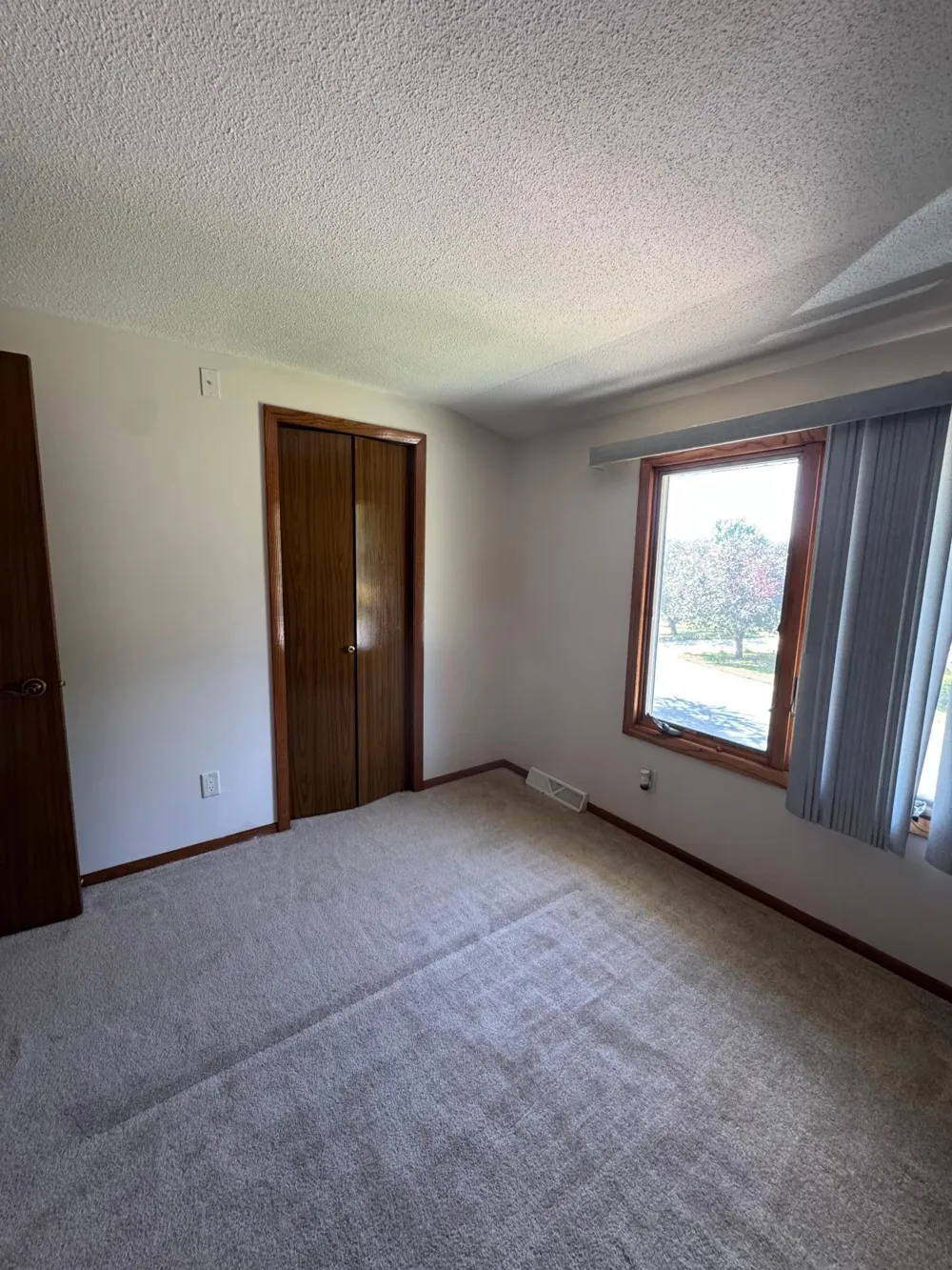1516 Maywood Drive South Saint Paul, MN 55075