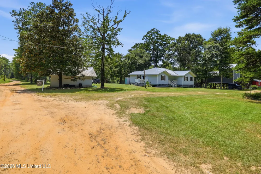 26 2nd Street Poplarville, MS 39470