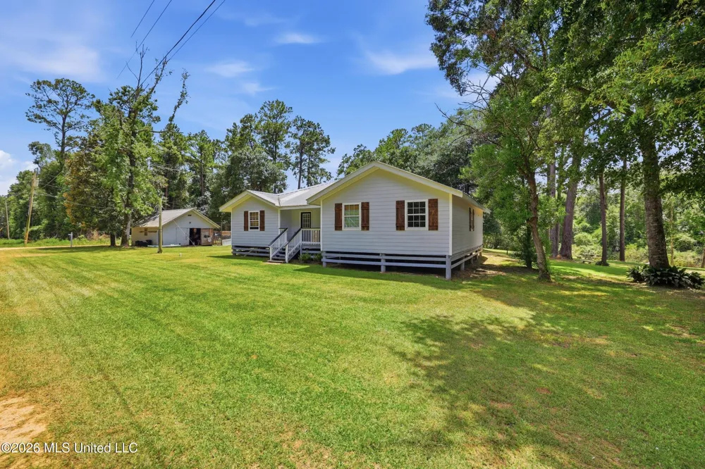 26 2nd Street Poplarville, MS 39470