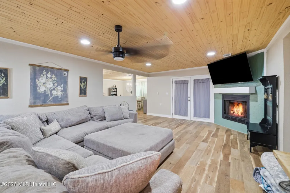 26 2nd Street Poplarville, MS 39470