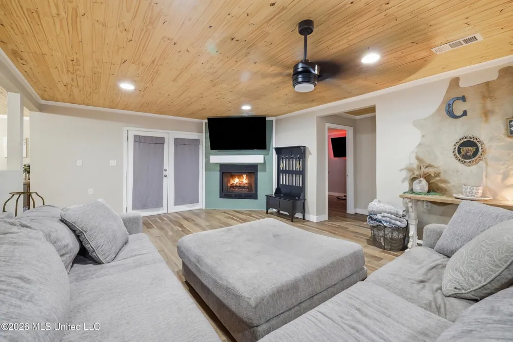 26 2nd Street Poplarville, MS 39470