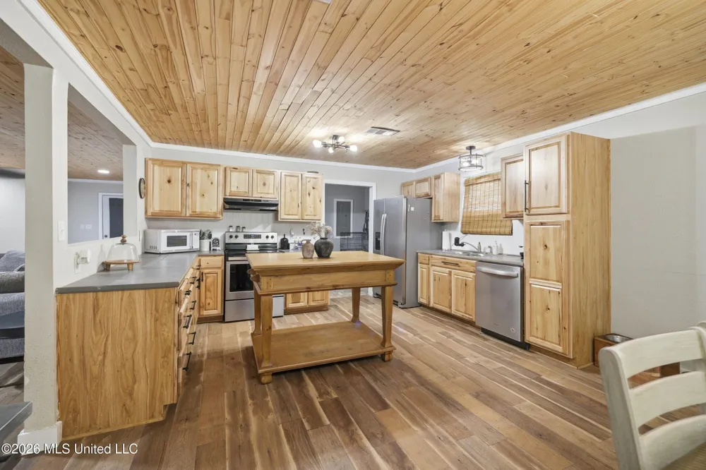 26 2nd Street Poplarville, MS 39470