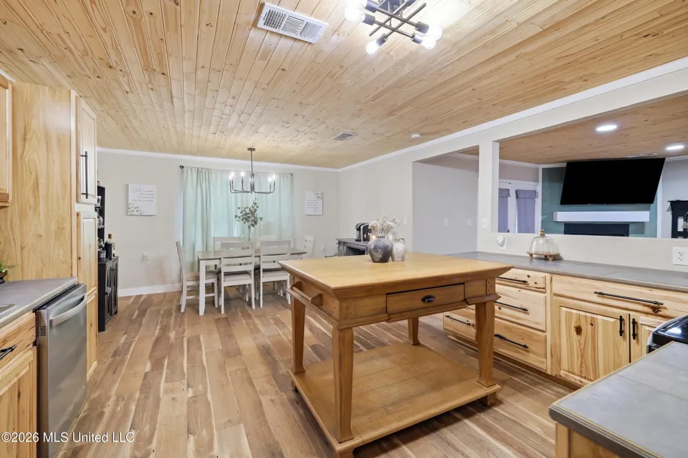 26 2nd Street Poplarville, MS 39470