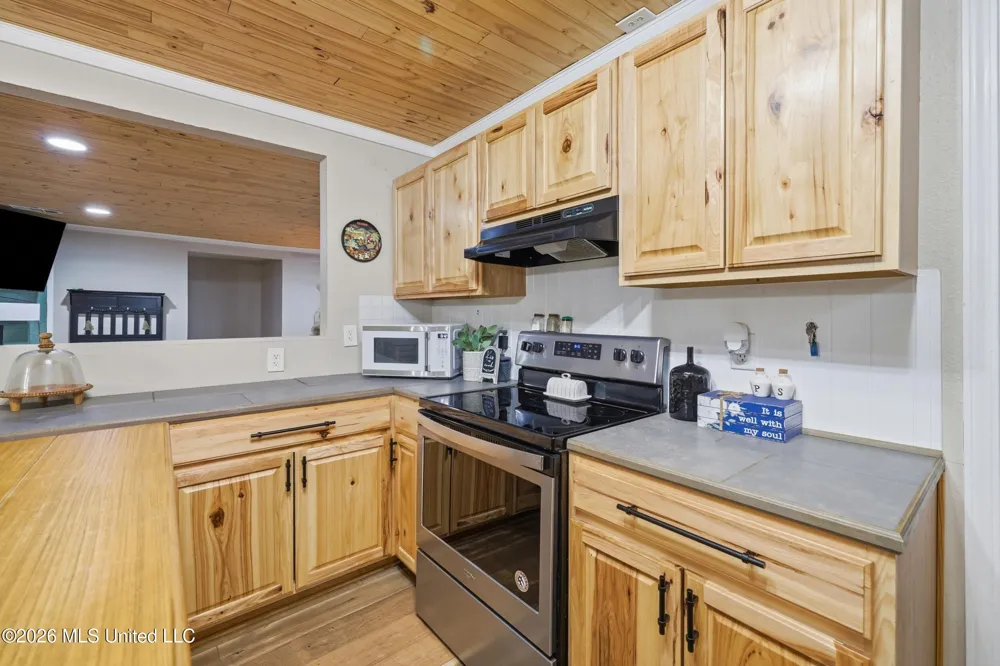 26 2nd Street Poplarville, MS 39470