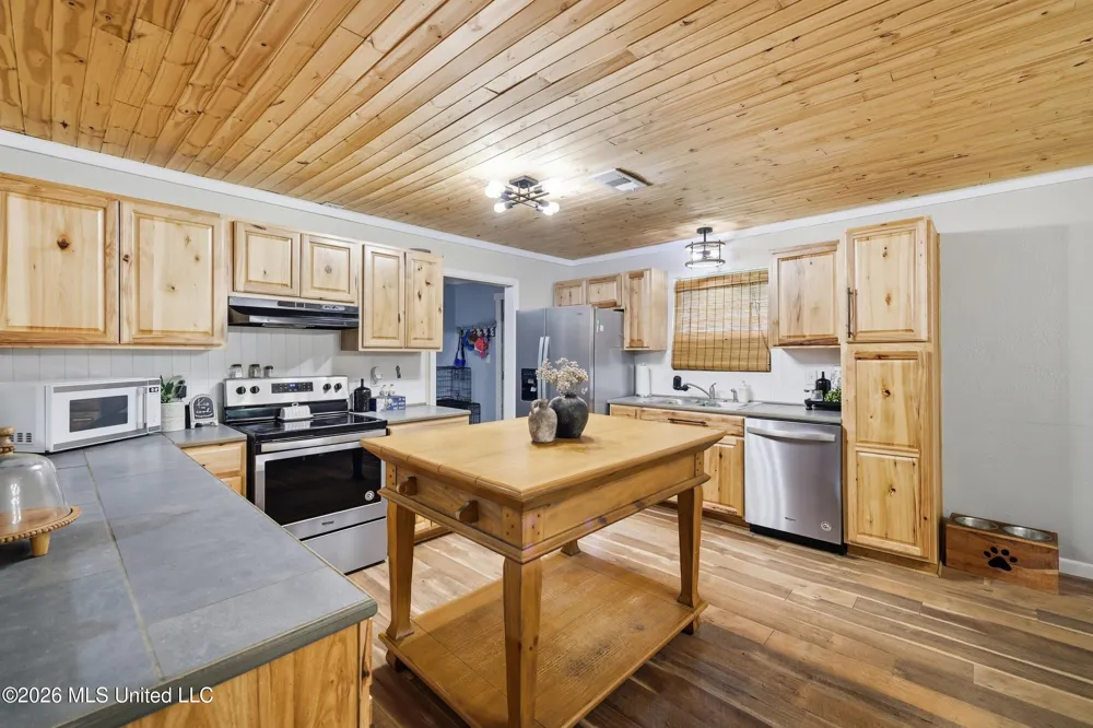 26 2nd Street Poplarville, MS 39470