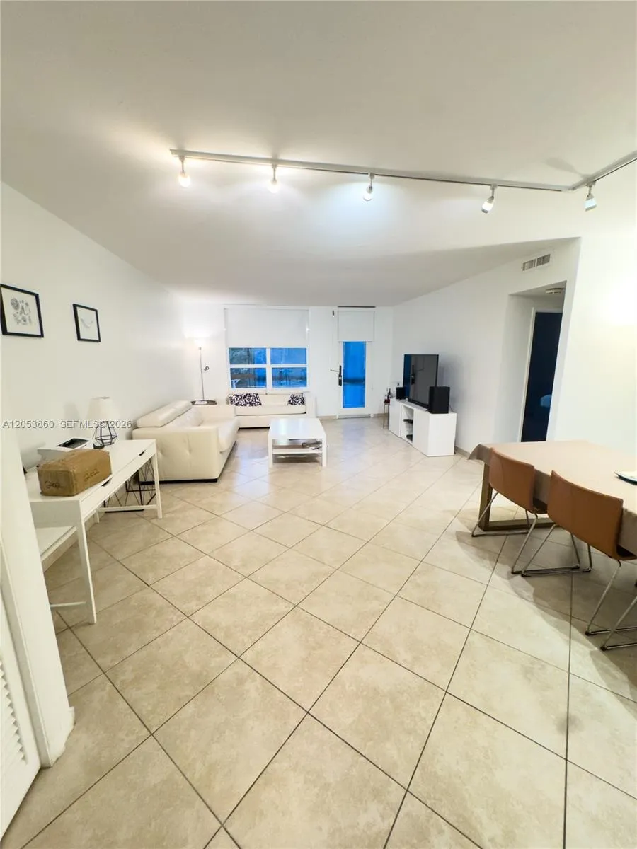 10185 Collins Ave #202 Bal Harbour, FL 33154
