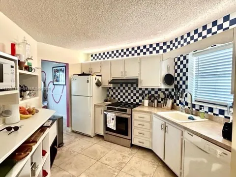 6555 W Broward Blvd #306