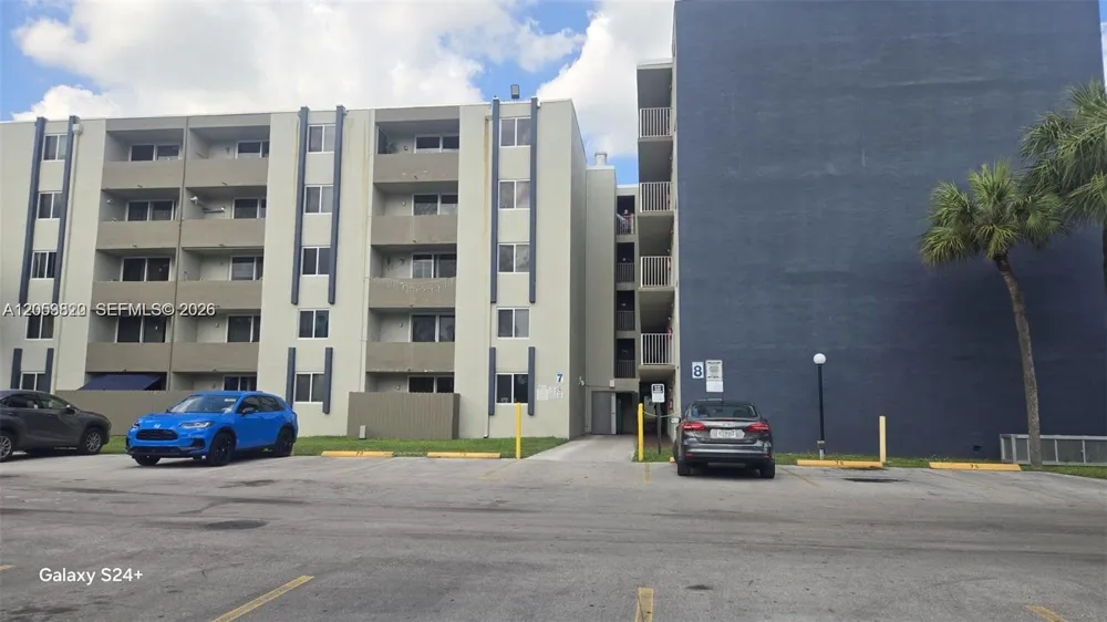 10090 NW 80th Ct #1406 Hialeah Gardens, FL 33016