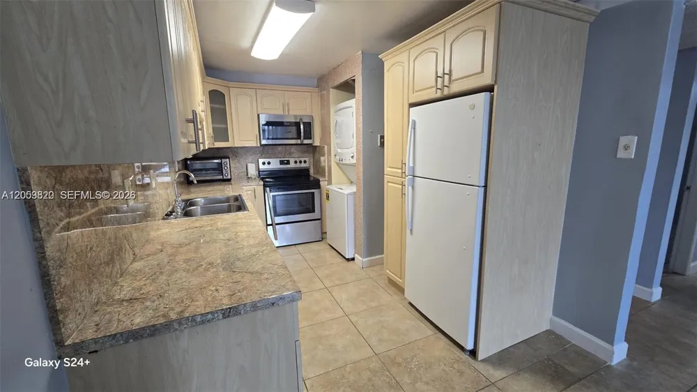 10090 NW 80th Ct #1406 Hialeah Gardens, FL 33016