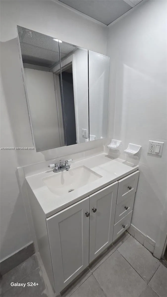 10090 NW 80th Ct #1406 Hialeah Gardens, FL 33016