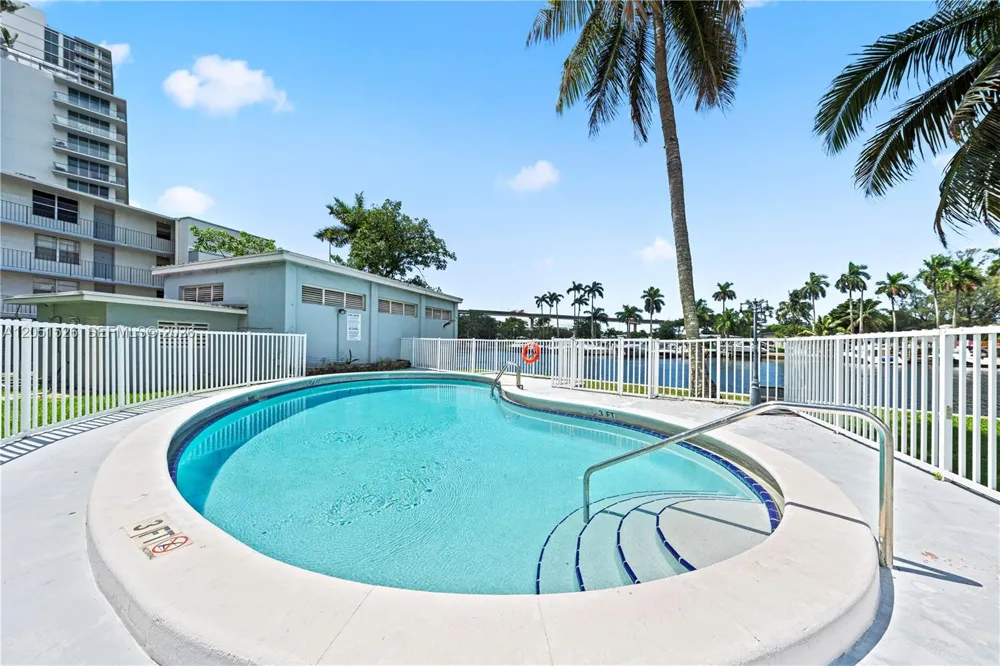 1610 NW N River Dr #201 Miami, FL 33125