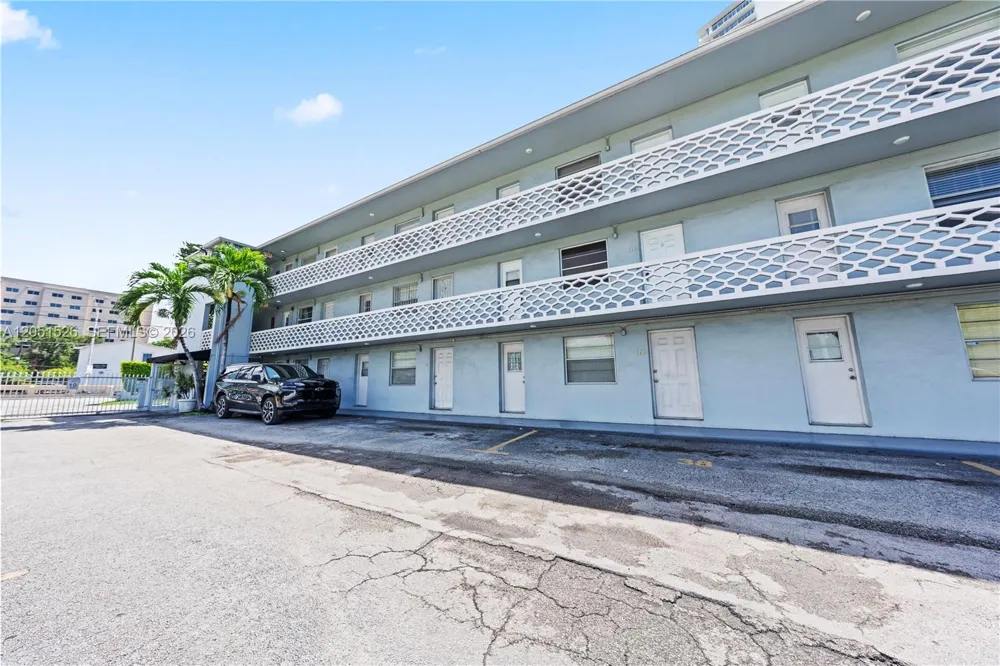 1610 NW N River Dr #201 Miami, FL 33125