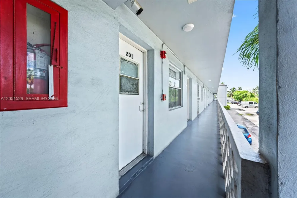 1610 NW N River Dr #201 Miami, FL 33125