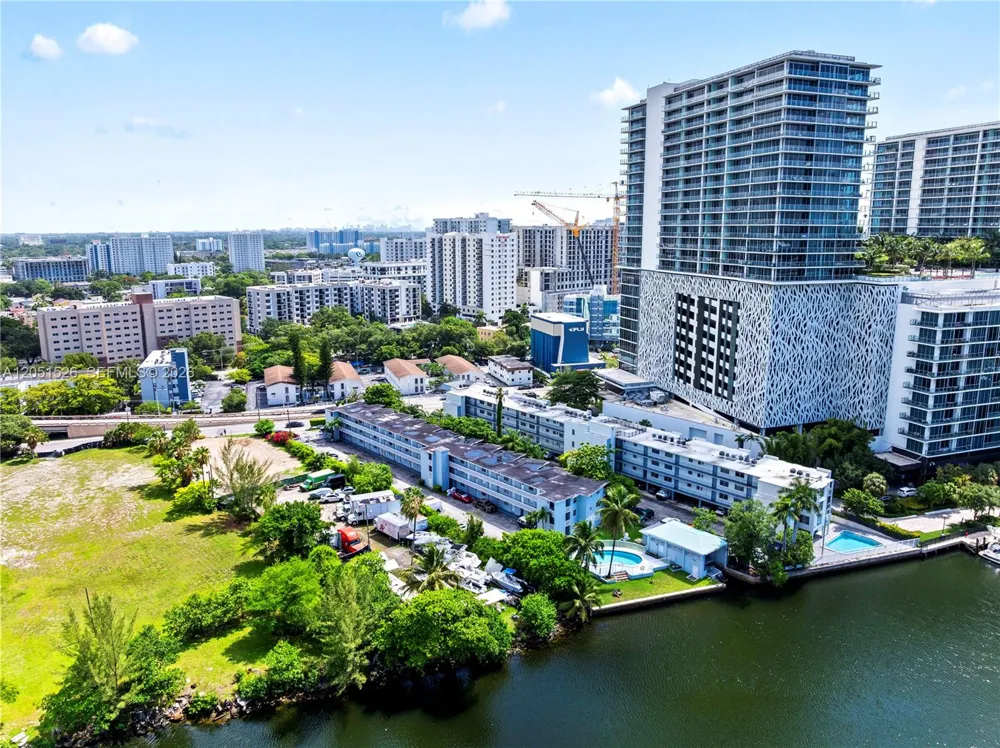 1610 NW N River Dr #201 Miami, FL 33125
