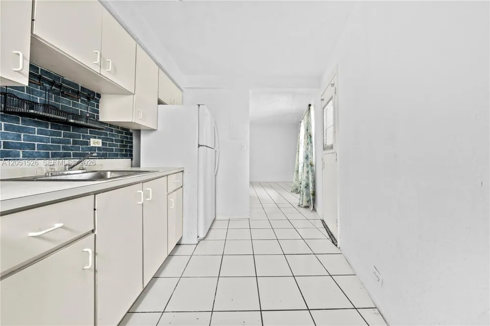 1610 NW N River Dr #201 Miami, FL 33125